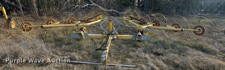 image for item DQ5353 1998 Vermeer WR22 hay rake