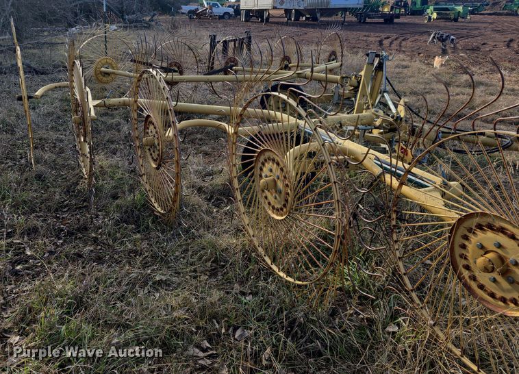 image for item DQ5353 1998 Vermeer WR22 hay rake