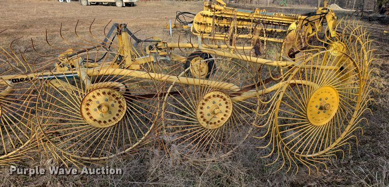 image for item DQ5353 1998 Vermeer WR22 hay rake