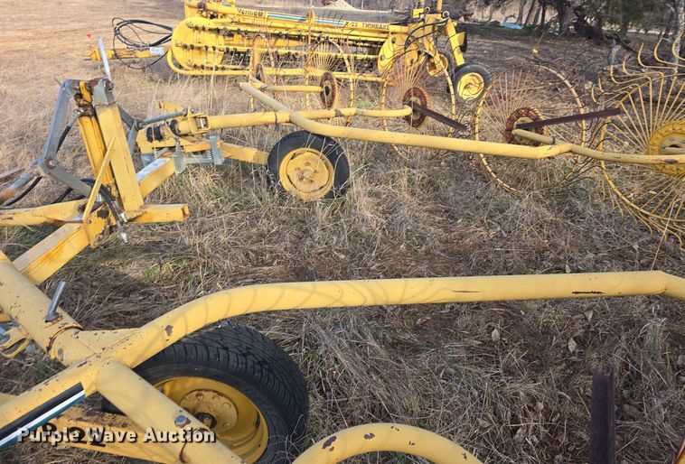 image for item DQ5353 1998 Vermeer WR22 hay rake
