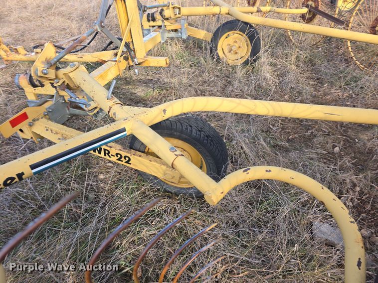 image for item DQ5353 1998 Vermeer WR22 hay rake
