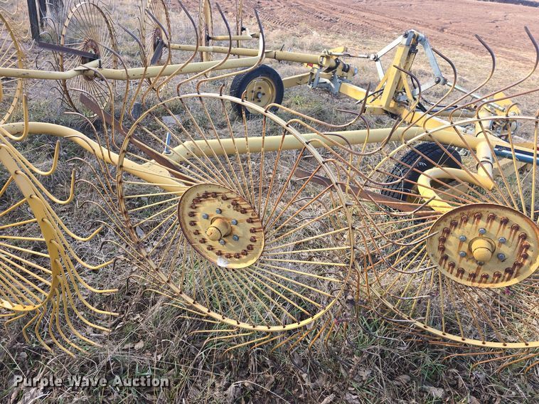 image for item DQ5353 1998 Vermeer WR22 hay rake