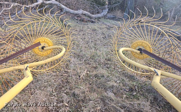 image for item DQ5353 1998 Vermeer WR22 hay rake