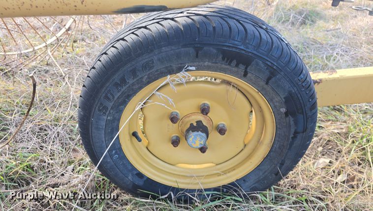 image for item DQ5353 1998 Vermeer WR22 hay rake