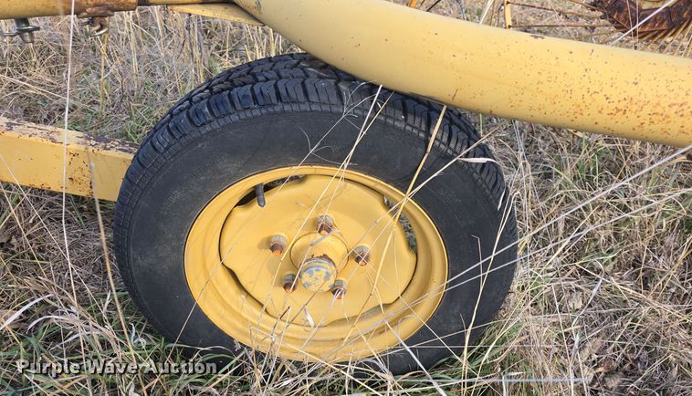 image for item DQ5353 1998 Vermeer WR22 hay rake