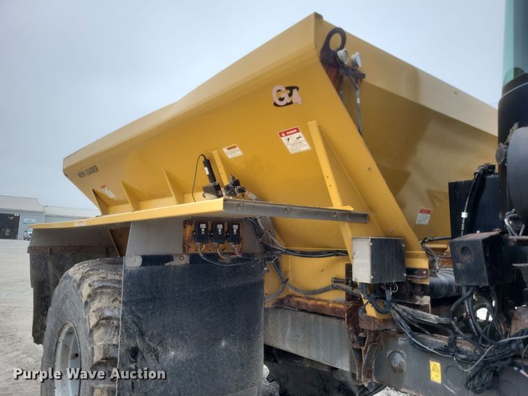 image for item DS5175 2014 TerraGator 8300 spreader