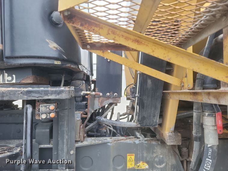 image for item DS5175 2014 TerraGator 8300 spreader