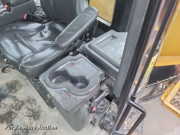 image for item DS5175 2014 TerraGator 8300 spreader