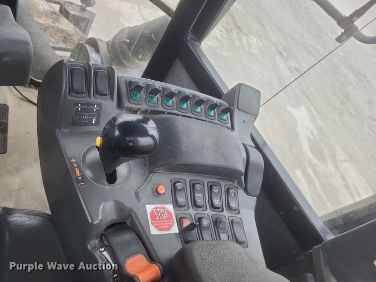 image for item DS5175 2014 TerraGator 8300 spreader