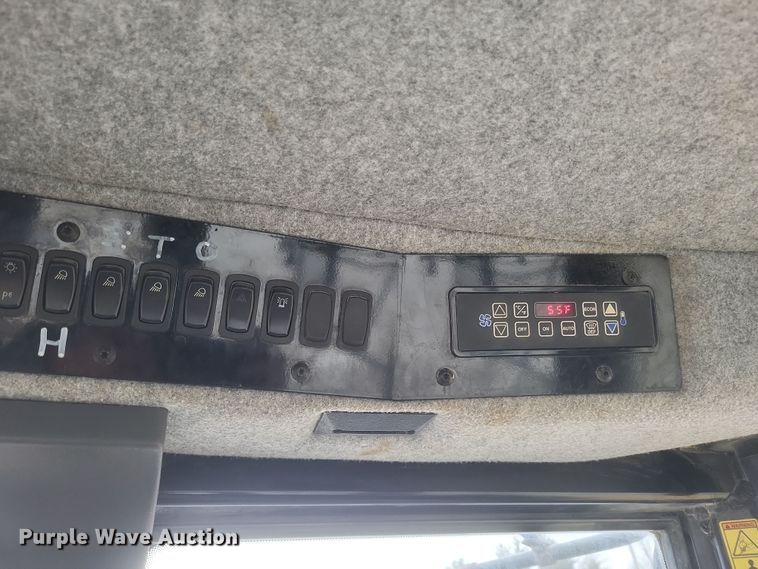 image for item DS5175 2014 TerraGator 8300 spreader