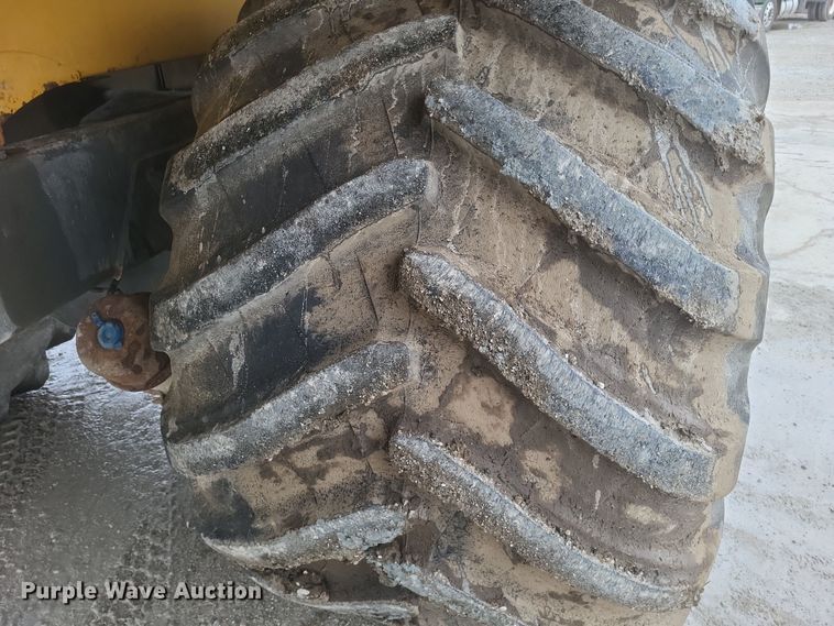 image for item DS5175 2014 TerraGator 8300 spreader