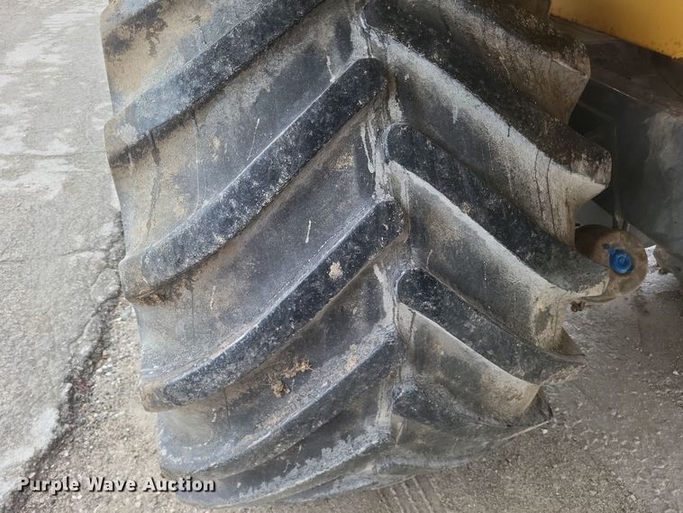 image for item DS5175 2014 TerraGator 8300 spreader