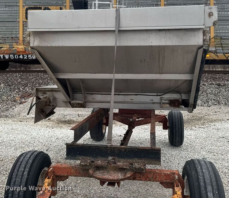 image for item DW2447 New Leader Multapplier-7 spreader