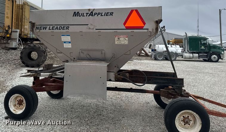 image for item DW2447 New Leader Multapplier-7 spreader