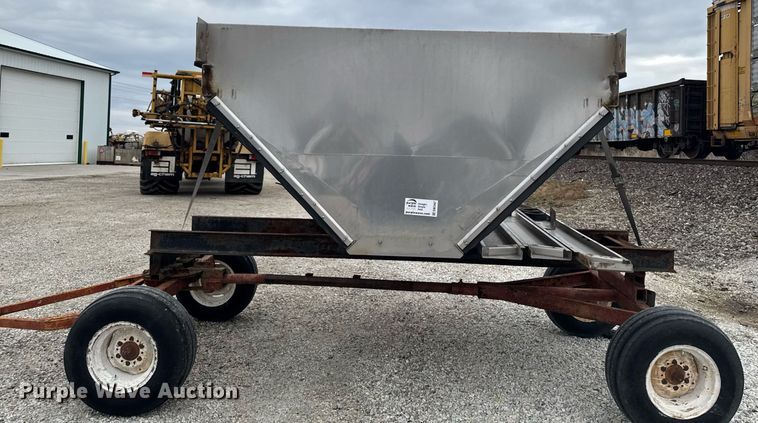 image for item DW2447 New Leader Multapplier-7 spreader