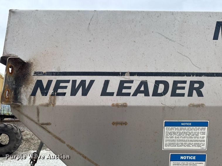 image for item DW2447 New Leader Multapplier-7 spreader