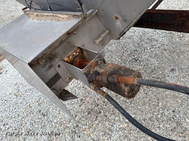 image for item DW2447 New Leader Multapplier-7 spreader