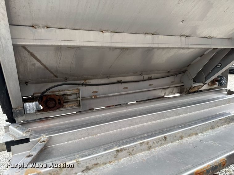 image for item DW2447 New Leader Multapplier-7 spreader