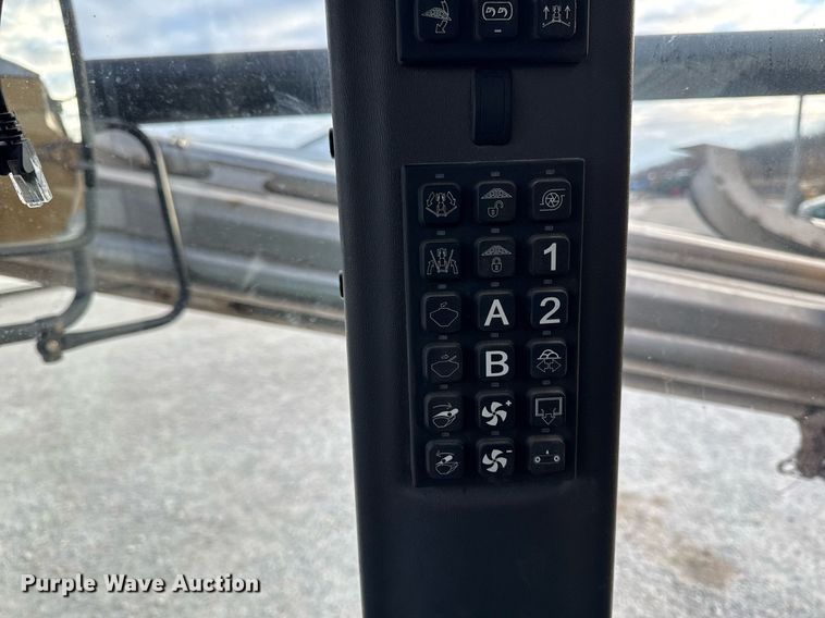 image for item DW2449 2015 TerraGator 8300B applicator