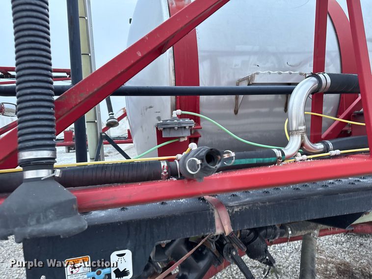 image for item DW2457 Case IH 610 liquid sprayer bed