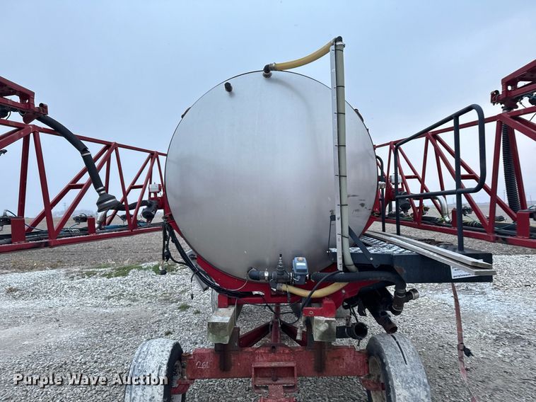 image for item DW2457 Case IH 610 liquid sprayer bed