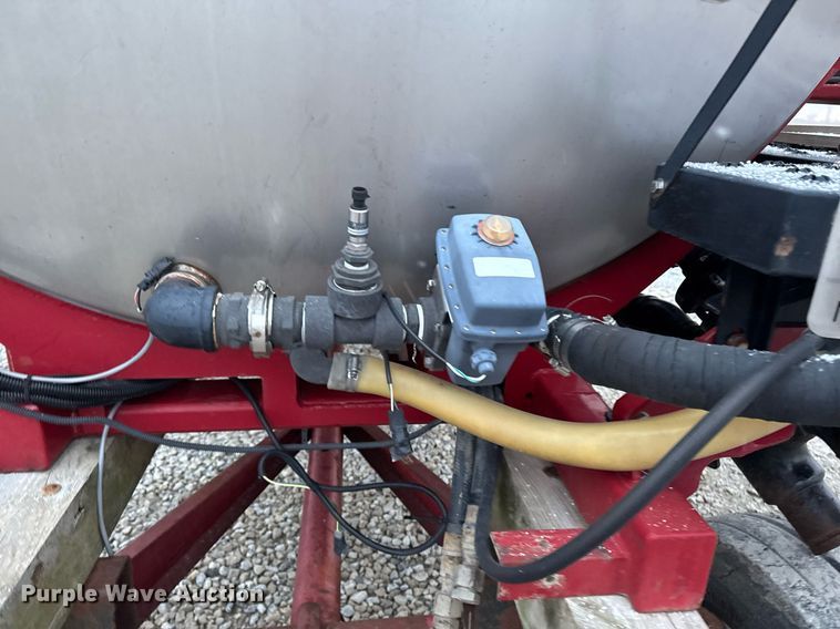 image for item DW2457 Case IH 610 liquid sprayer bed