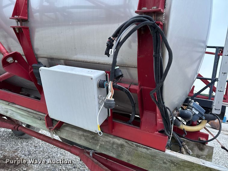 image for item DW2457 Case IH 610 liquid sprayer bed
