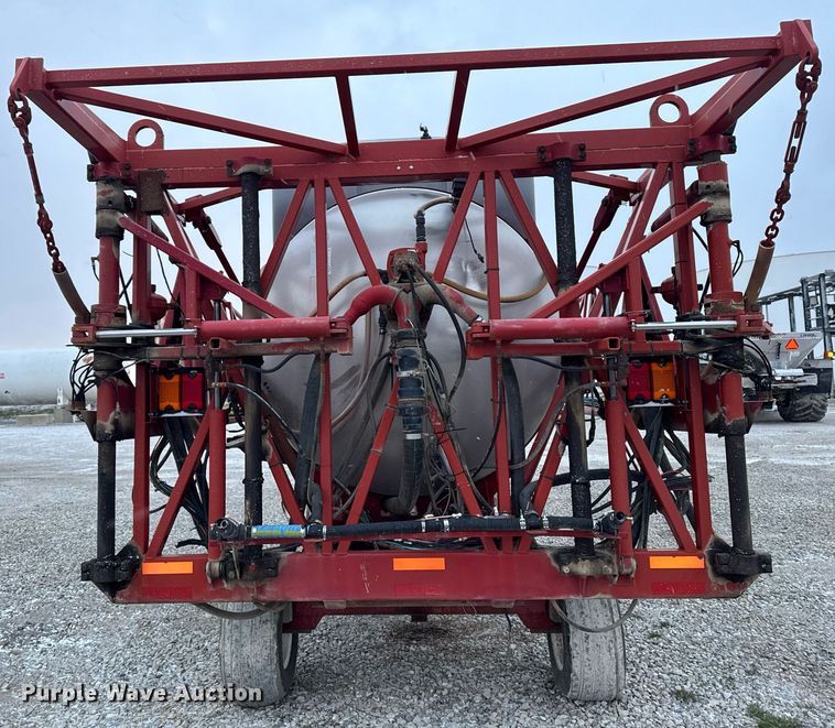 image for item DW2457 Case IH 610 liquid sprayer bed