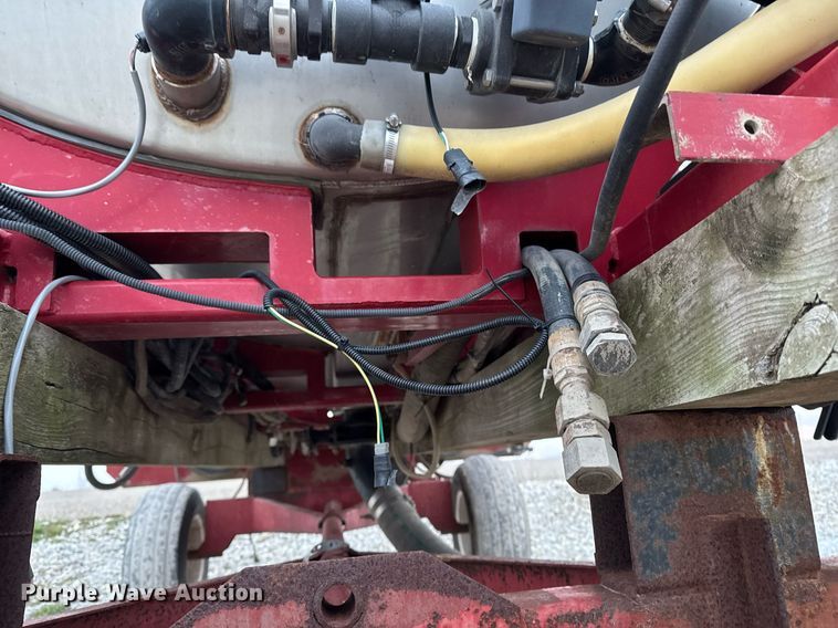 image for item DW2457 Case IH 610 liquid sprayer bed