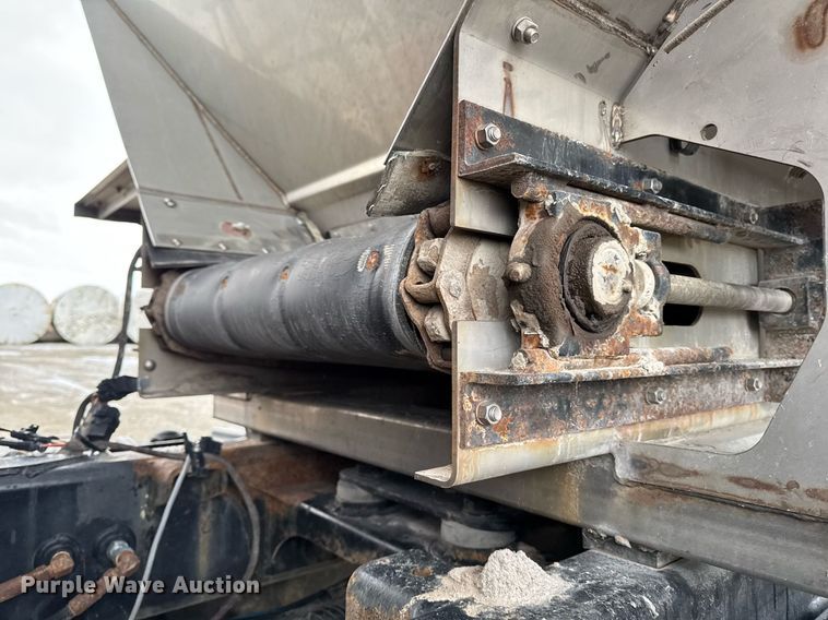 image for item DW2459 Case IH FLX4510 spreader