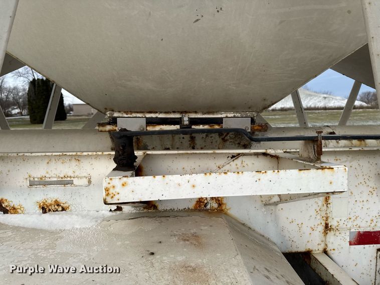 image for item DW2464 2006 Rayman 36CH11SF fertilizer delivery trailer