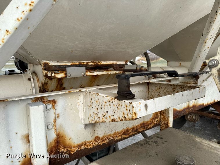 image for item DW2464 2006 Rayman 36CH11SF fertilizer delivery trailer