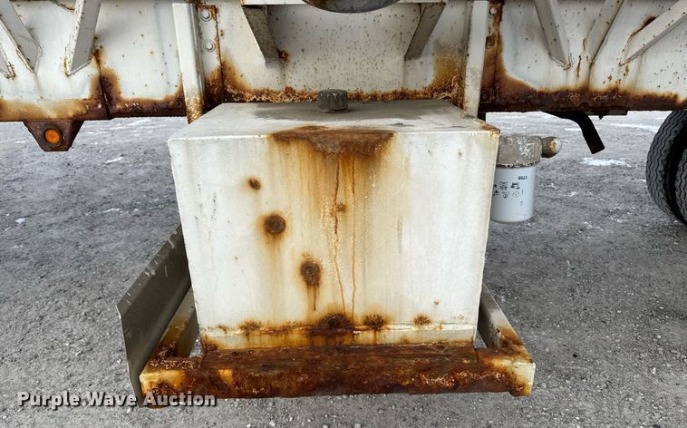 image for item DW2464 2006 Rayman 36CH11SF fertilizer delivery trailer