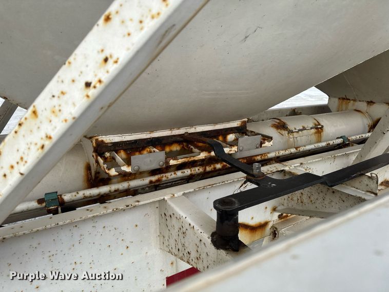 image for item DW2464 2006 Rayman 36CH11SF fertilizer delivery trailer