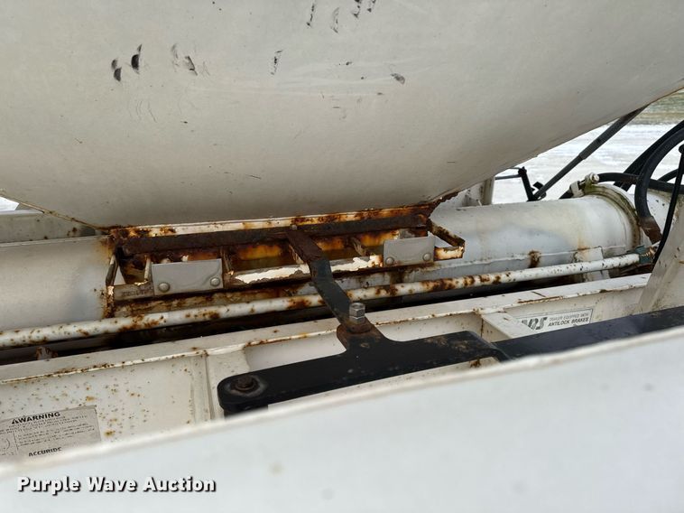 image for item DW2464 2006 Rayman 36CH11SF fertilizer delivery trailer