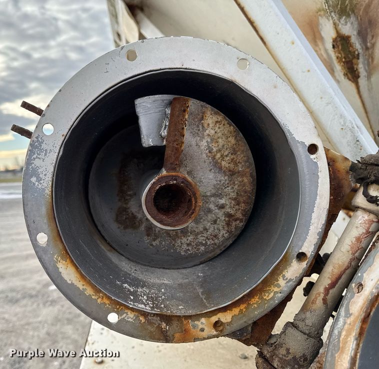 image for item DW2464 2006 Rayman 36CH11SF fertilizer delivery trailer