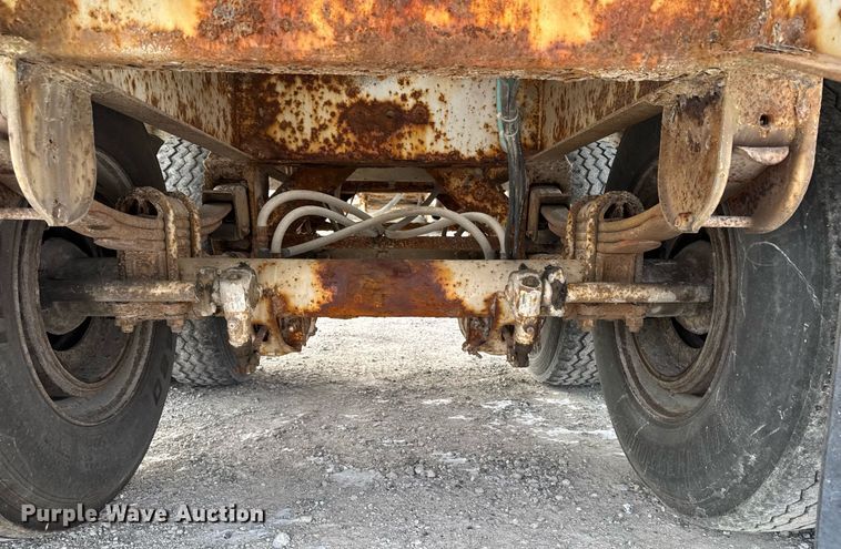 image for item DW2464 2006 Rayman 36CH11SF fertilizer delivery trailer