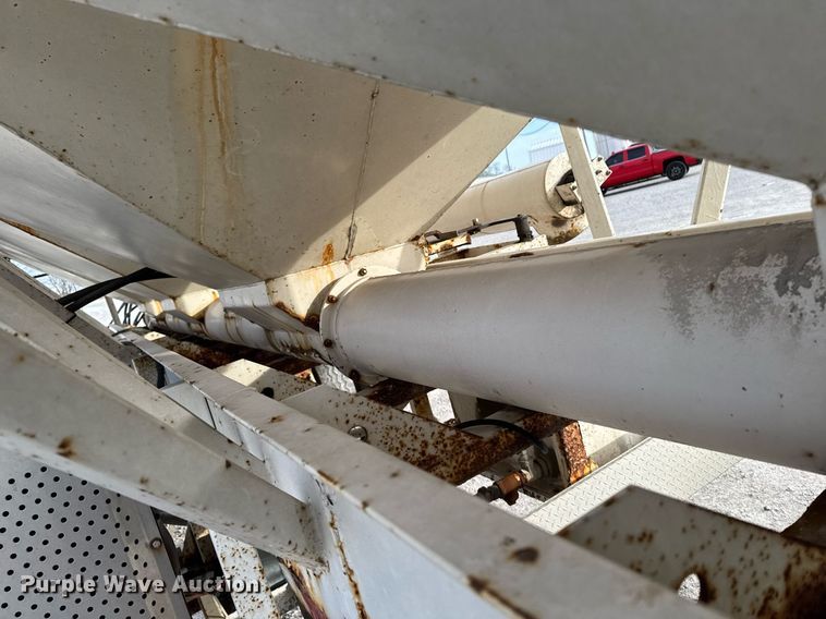 image for item DW2464 2006 Rayman 36CH11SF fertilizer delivery trailer