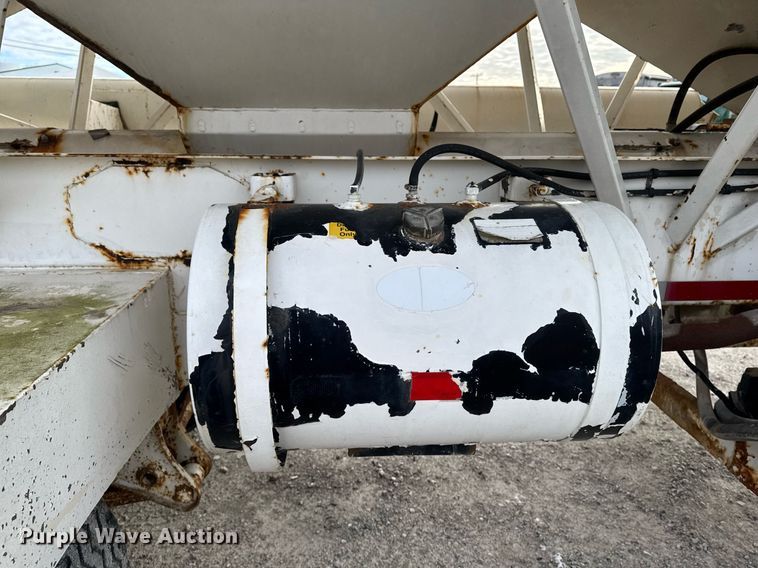 image for item DW2464 2006 Rayman 36CH11SF fertilizer delivery trailer