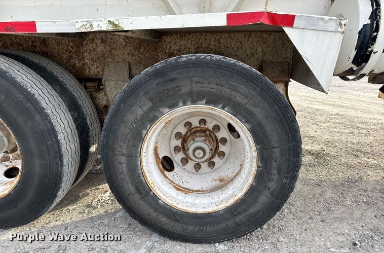 image for item DW2464 2006 Rayman 36CH11SF fertilizer delivery trailer