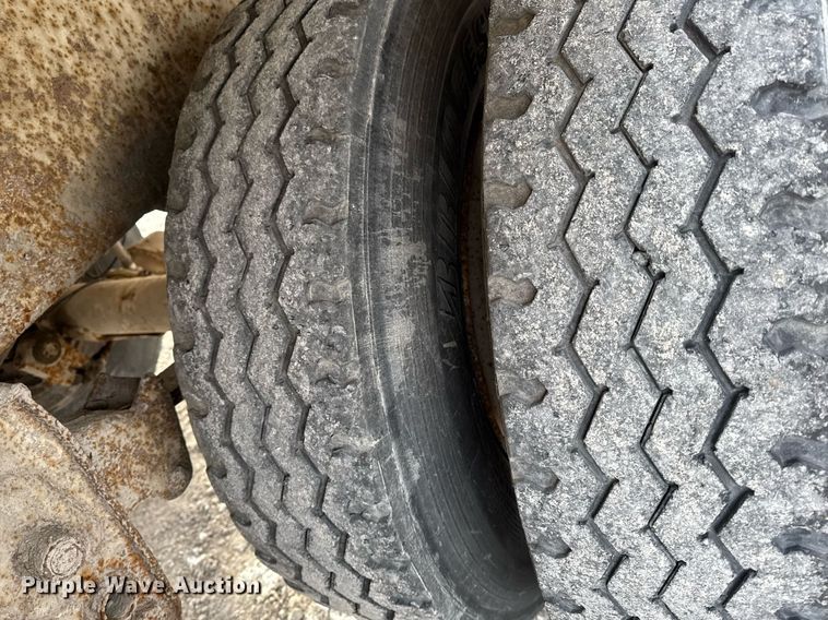 image for item DW2464 2006 Rayman 36CH11SF fertilizer delivery trailer