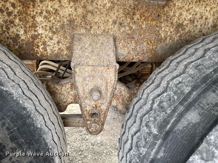 image for item DW2464 2006 Rayman 36CH11SF fertilizer delivery trailer