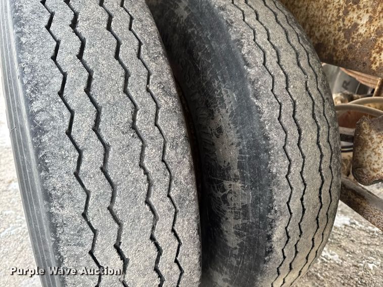 image for item DW2464 2006 Rayman 36CH11SF fertilizer delivery trailer