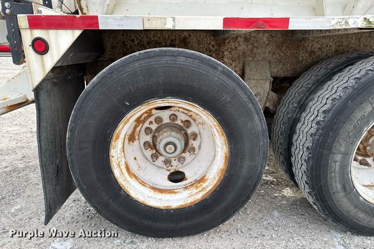 image for item DW2464 2006 Rayman 36CH11SF fertilizer delivery trailer