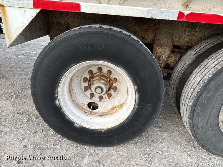 image for item DW2464 2006 Rayman 36CH11SF fertilizer delivery trailer