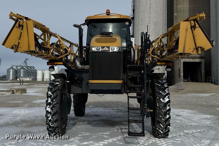 image for item DW2469 2014 RoGator RG1300 sprayer