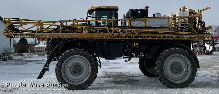 image for item DW2469 2014 RoGator RG1300 sprayer
