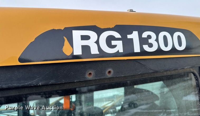 image for item DW2469 2014 RoGator RG1300 sprayer