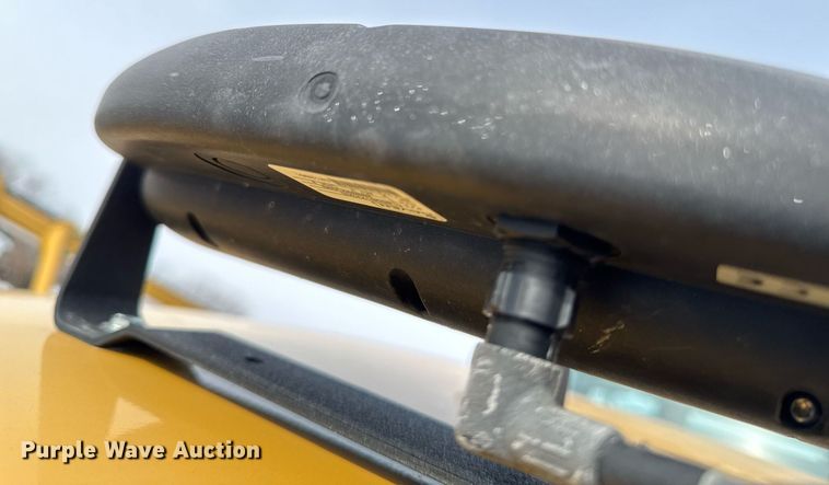 image for item DW2469 2014 RoGator RG1300 sprayer