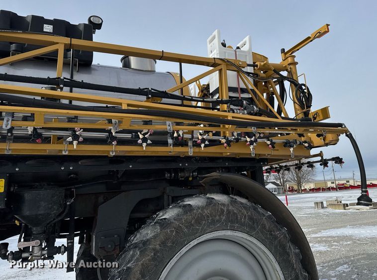 image for item DW2469 2014 RoGator RG1300 sprayer